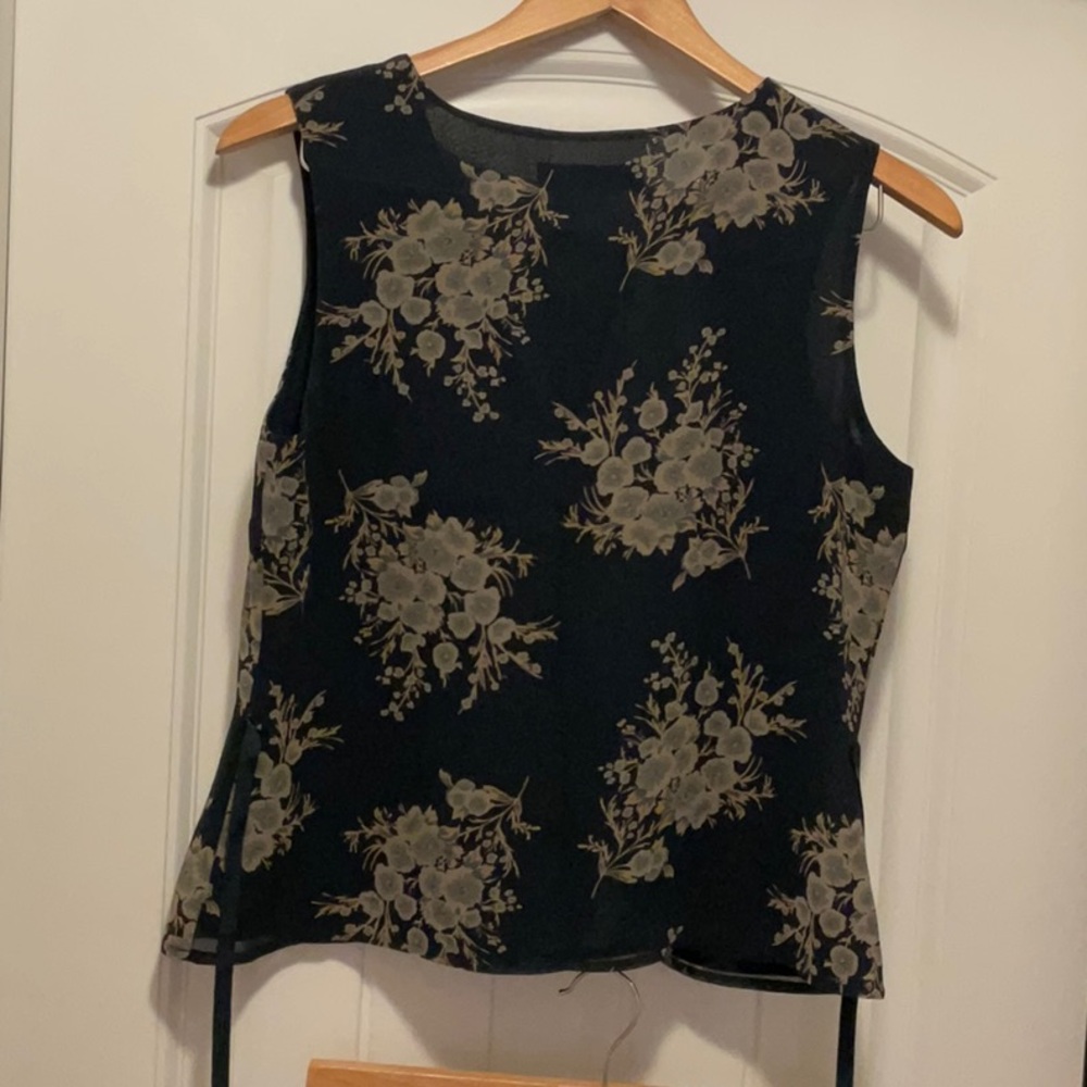 Casual Corner Skirt and Top Set - Picture 5 of 7